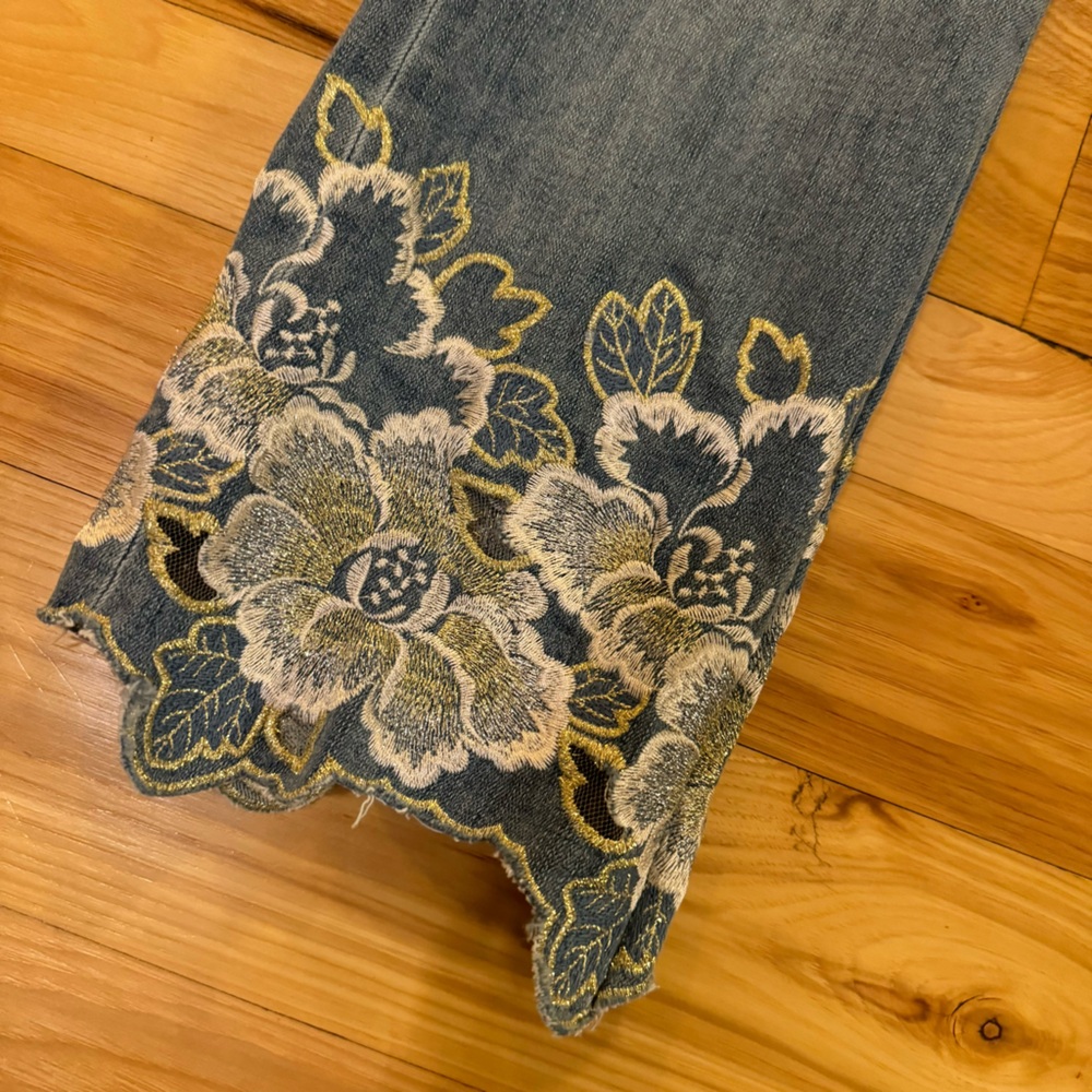 Anthropologie Light Wash Embroidered Cropped Jeans - Picture 4 of 10
